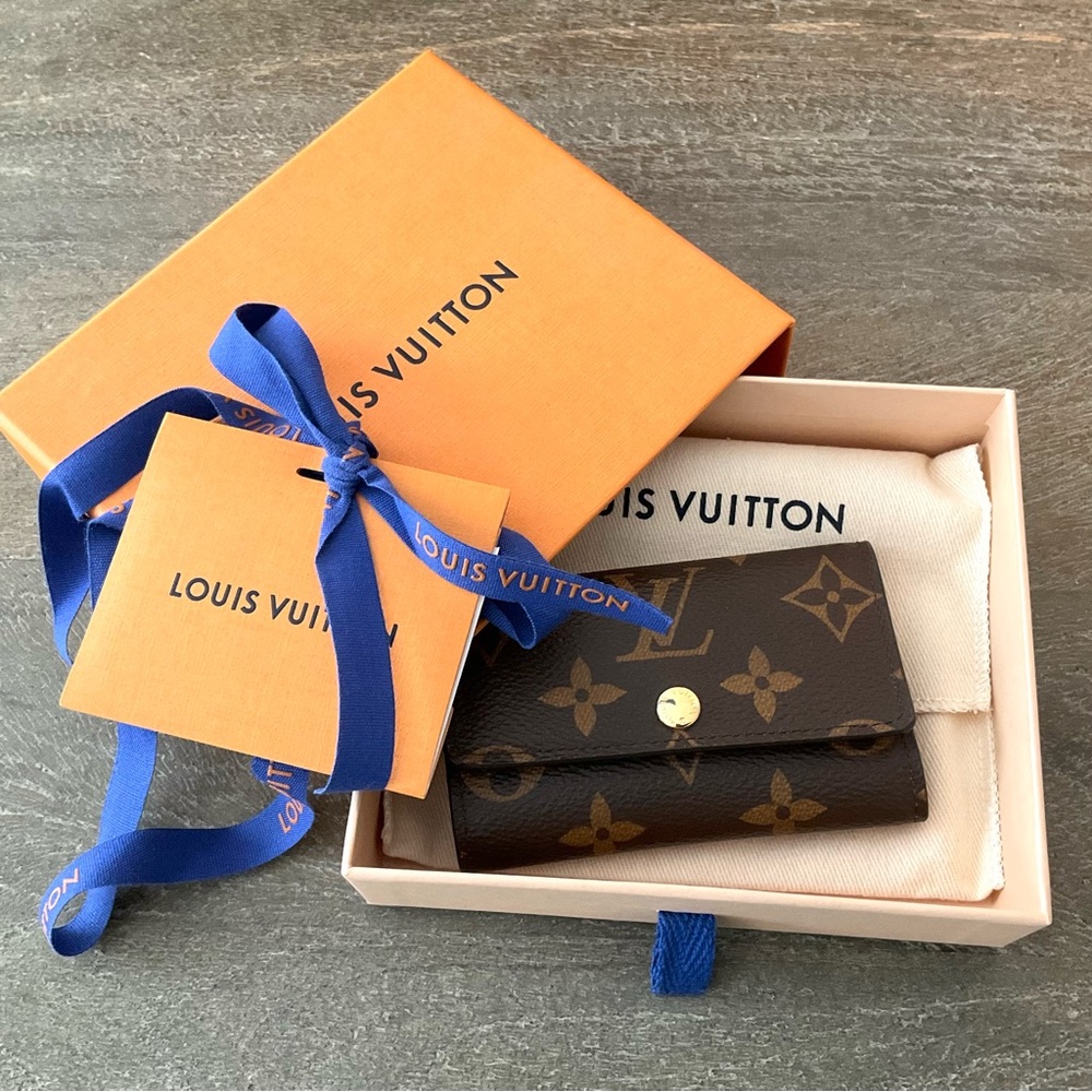 Louis Vuitton Key Holder w/ Gift Box & Dust Bag - Picture 2 of 12